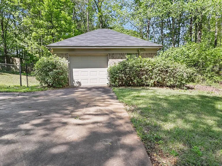 585 Cecily Dr — Photo 41