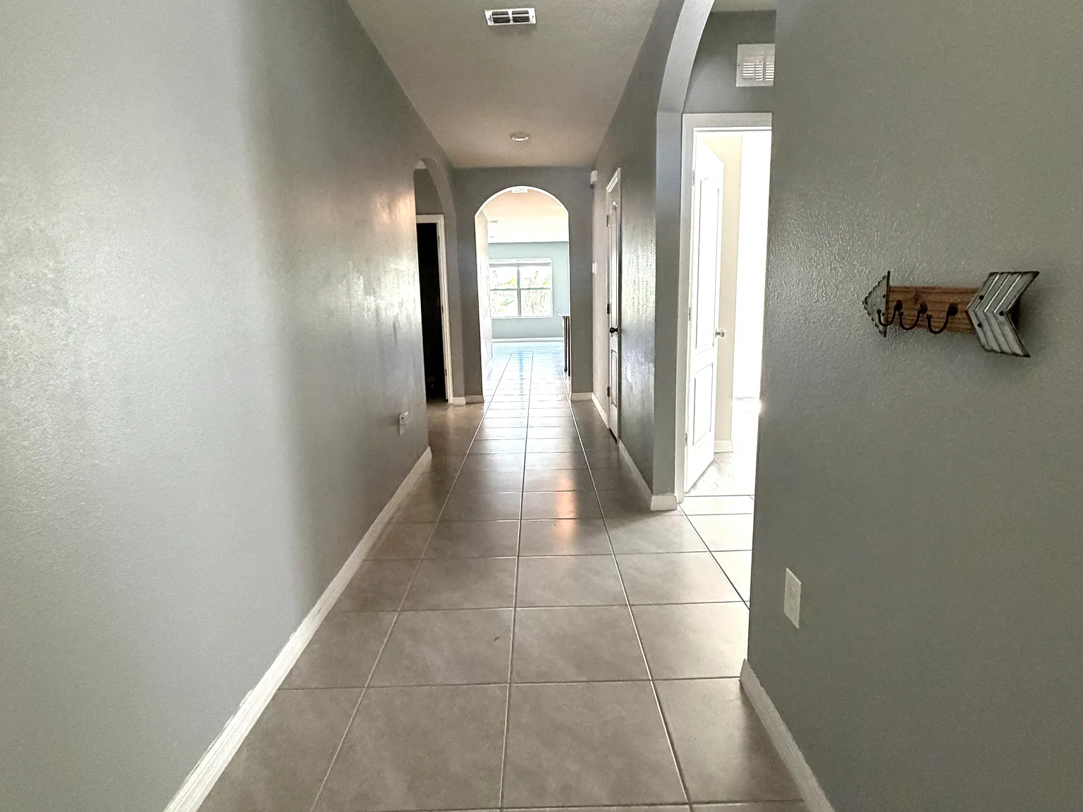 4 bed, 1830 sqft, $2,295 — Photo 4