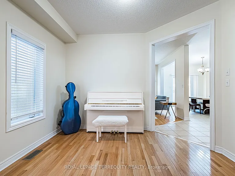 3926 Candlelight Dr — Photo 15