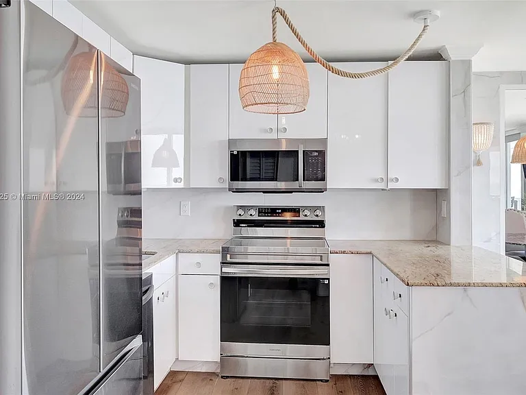 2401 Collins Ave #1902 — Photo 15