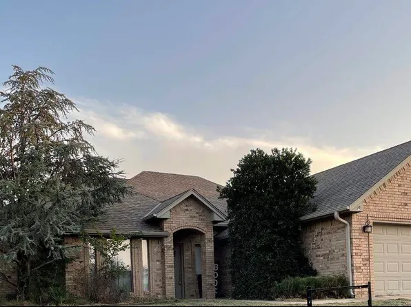 1216 1st St, Elgin, OK 73538