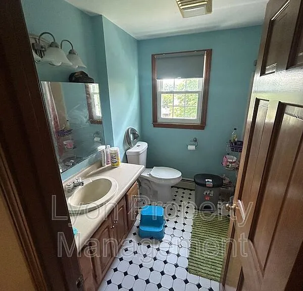 212 Tiffany St — Photo 10