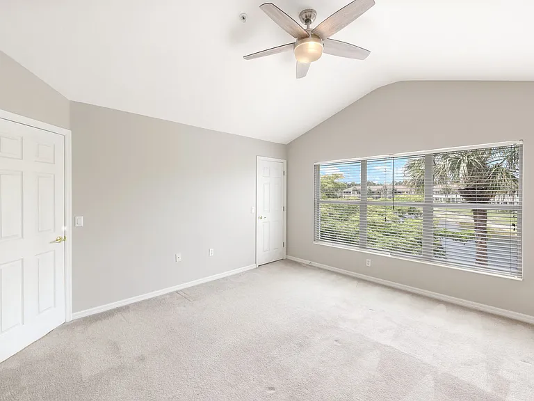 1088 Oxford Ln #48 — Photo 9