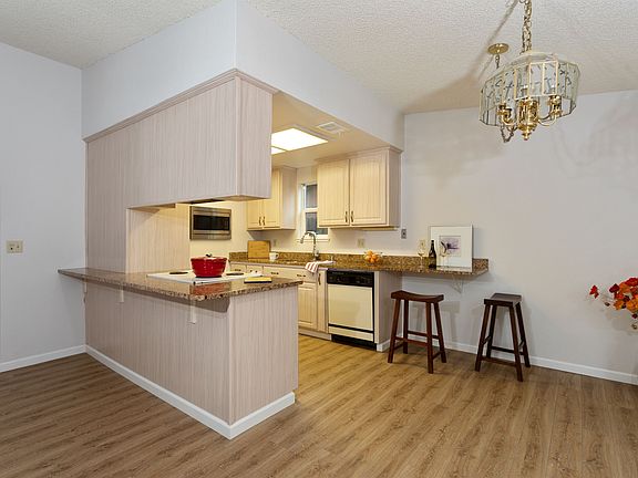 4th image of 3909 Lutheran Cir
