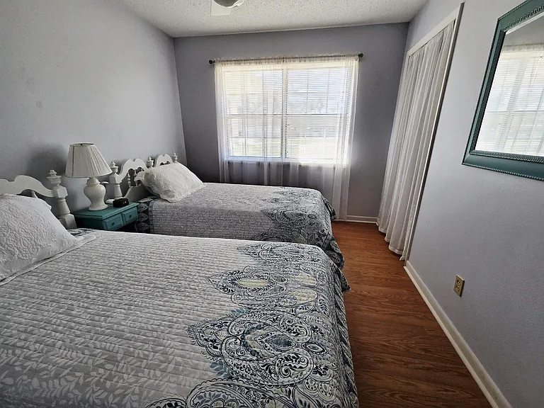 102 S Claire Dr — Photo 20
