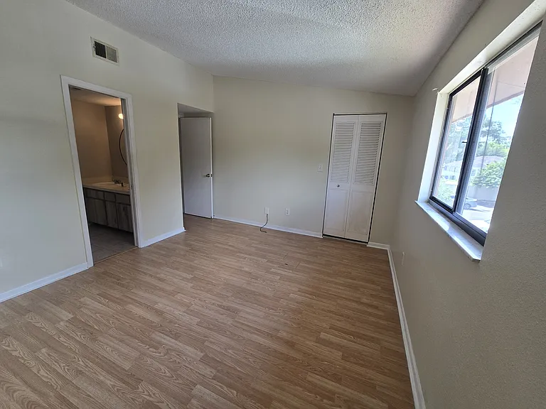 3911 Oak Limb Ct — Photo 9