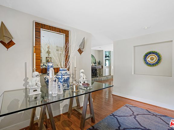 4th image of 1854 N Doheny Dr