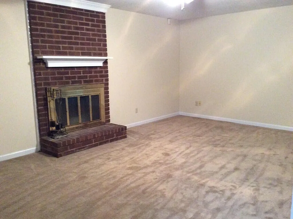 3 bed, 2.0 bath, 1453 sqft, $1,400 — Photo 2