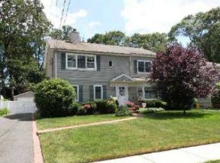 14 Rugby Rd, Massapequa, NY 11758