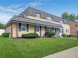 7527 Country Ln #2S, Darien, IL