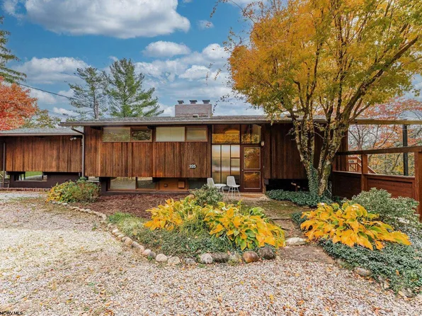 325 Horseshoe Rd, Morgantown, WV 26508
