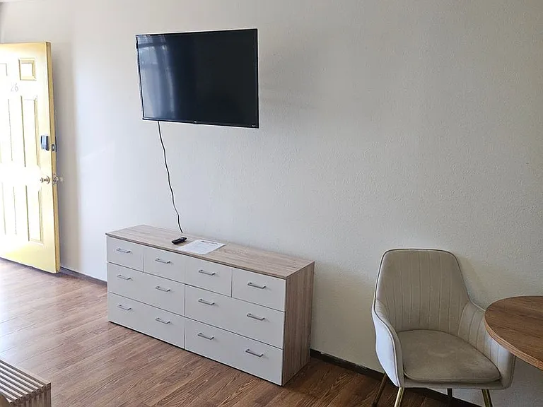 Rapids Studio Apartments — Photo 23