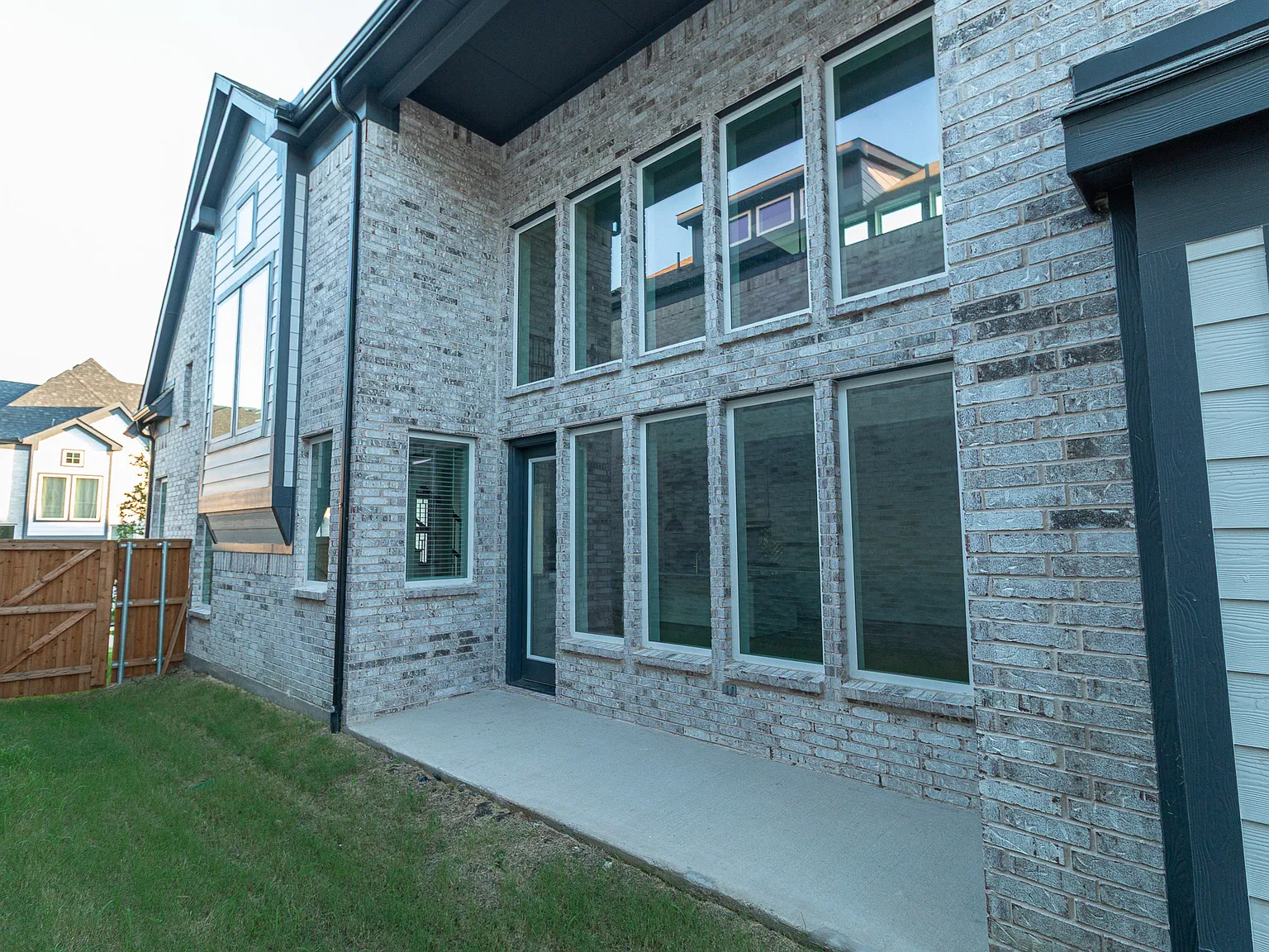 4 bed, 3.5 bath, 3479 sqft, $3,550 — Photo 3