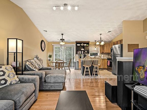 3rd image of 25 Warman Ave