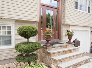 2 Elbow St, West Warwick, RI 02893