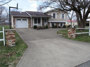 11 N Azalea Dr, Millwood, WV 25262