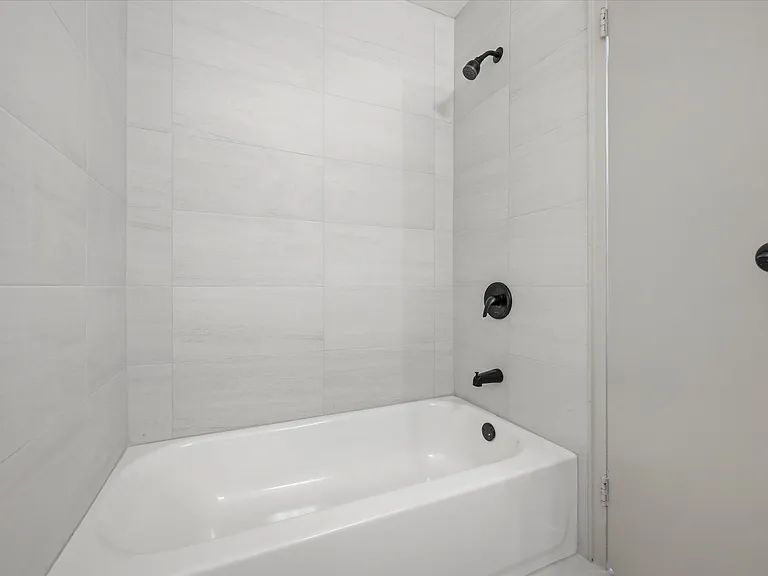 Melrose Apartments — Photo 15