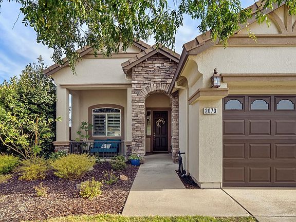 3rd image of 2073 Tracy Ct