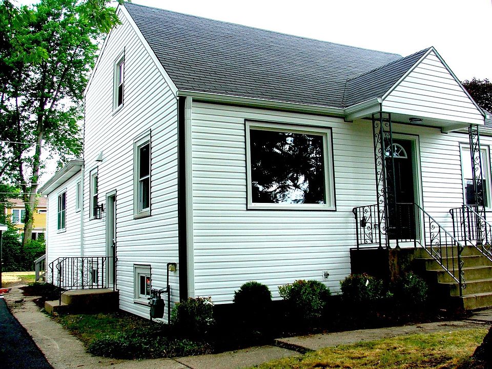 2nd image of 9134 Oak Park Ave