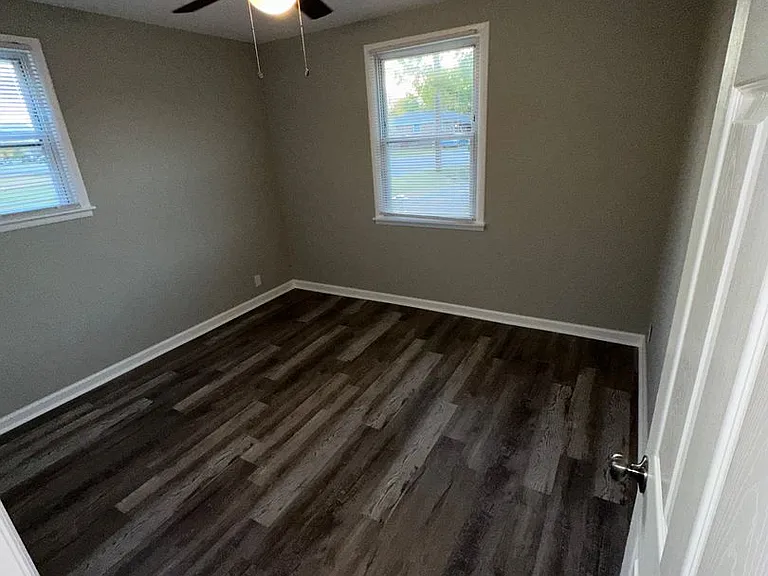 725 Kent Dr — Photo 2