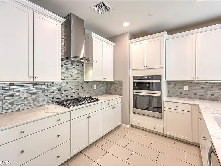 2508 Valdanos Pl — Photo 12