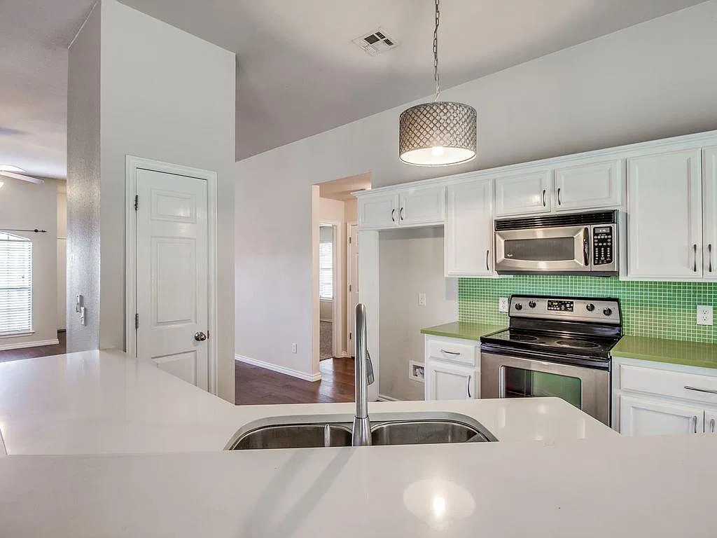 4 bed, 1837 sqft, $2,400 — Photo 4