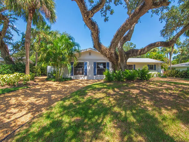 611 Gardenia Ln — Photo 36