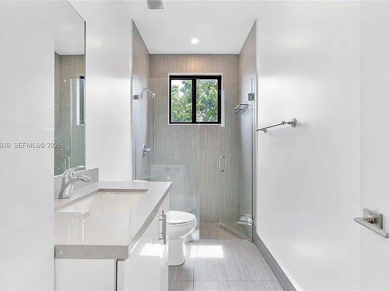 440 E 16th St #436 — Photo 29
