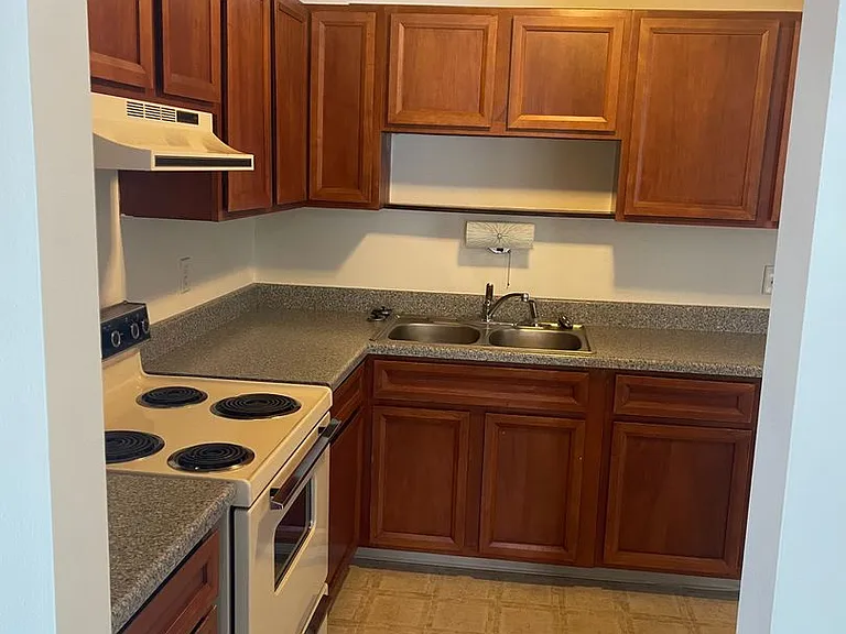 Delwan Apartments — Photo 15