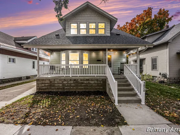 1024 Courtney St NW, Grand Rapids, MI 49504