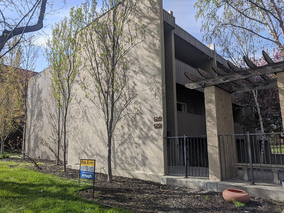 1st image of 626 W 44th St #18