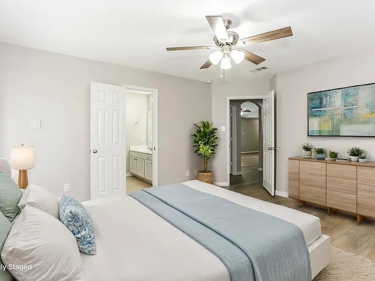 10041 Silent Hollow Dr — Photo 12