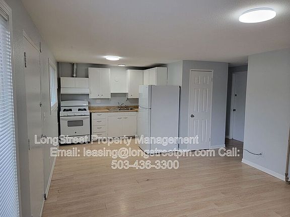 4th image of 350 SE Lilly Ave Unit 4