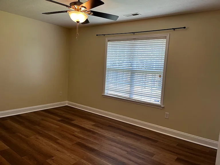 129 Pella Ln — Photo 14