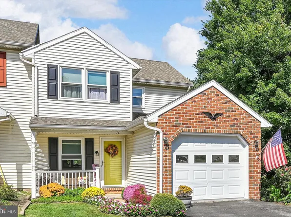 11 Parkview Dr, Reinholds, PA 17569