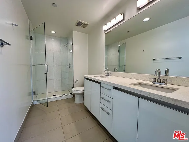 11715 W Bellagio Rd #204 — Photo 8