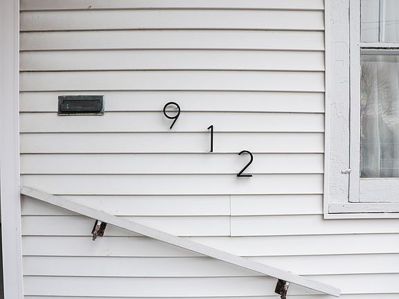 3rd image of 912 N Broadway St