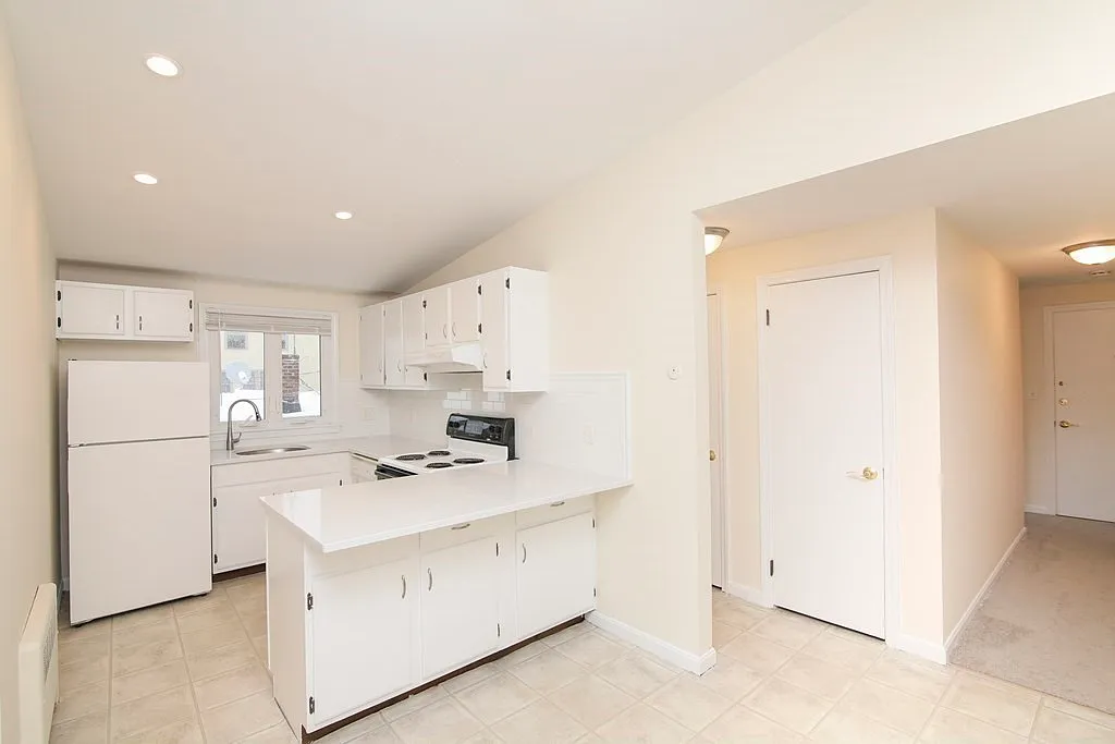 2 bed, 1.0 bath, 1000 sqft, $2,425 — Photo 1