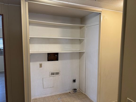 2nd image of 608 W Heather Ave