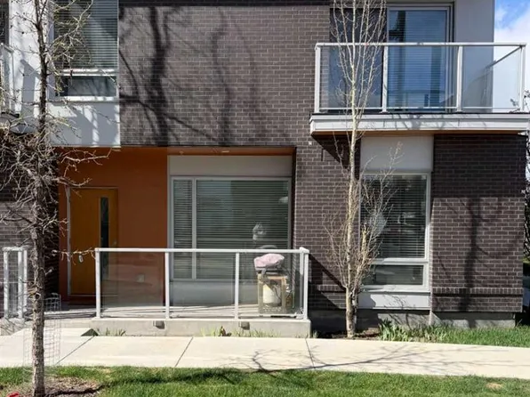 3125 N 39th St NW #102, Calgary, AB T3B 3G9
