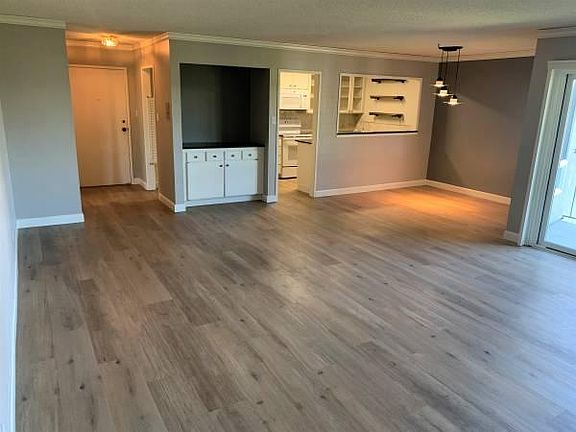 4th image of 902 Peninsula Ave APT 406