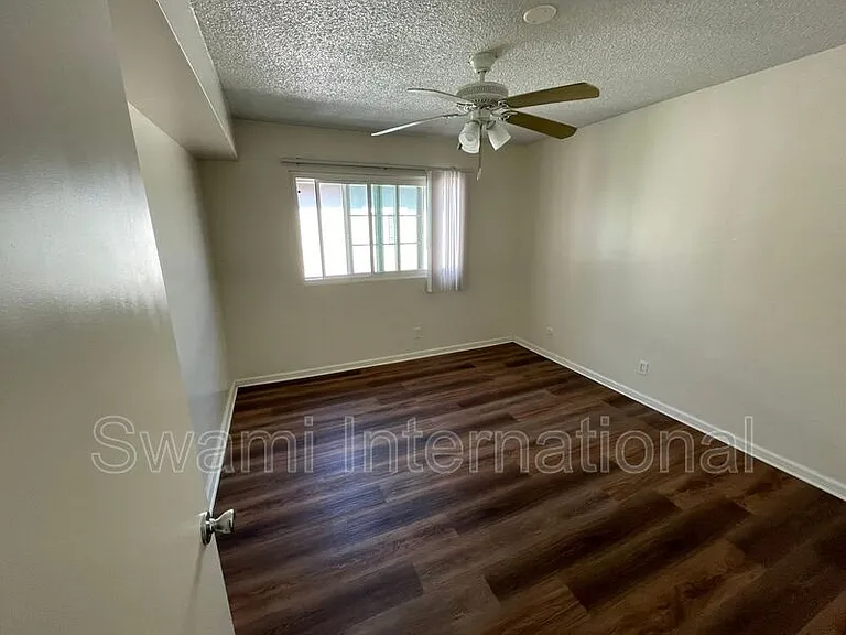 1535 W 102nd St #6 — Photo 12