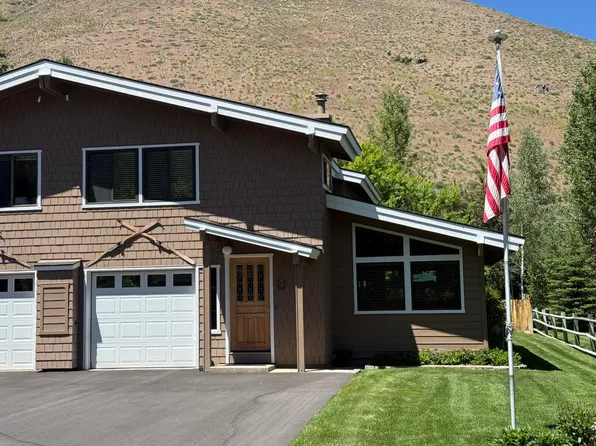 135 Belmont Dr APT B, Ketchum, ID 83340
