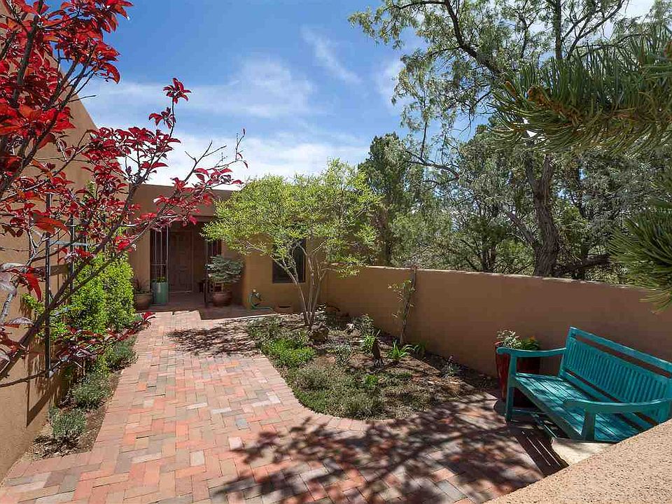 1st image of 376 Calle Colina
