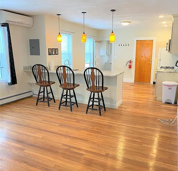 167-169 Harvard St #2 — Photo 8