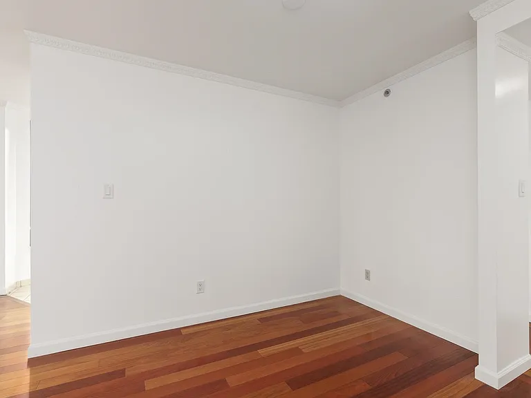 2201 Pine St #604 — Photo 8