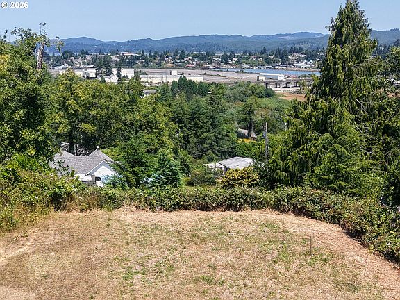 3rd image of 93718 Buchanan Ln
