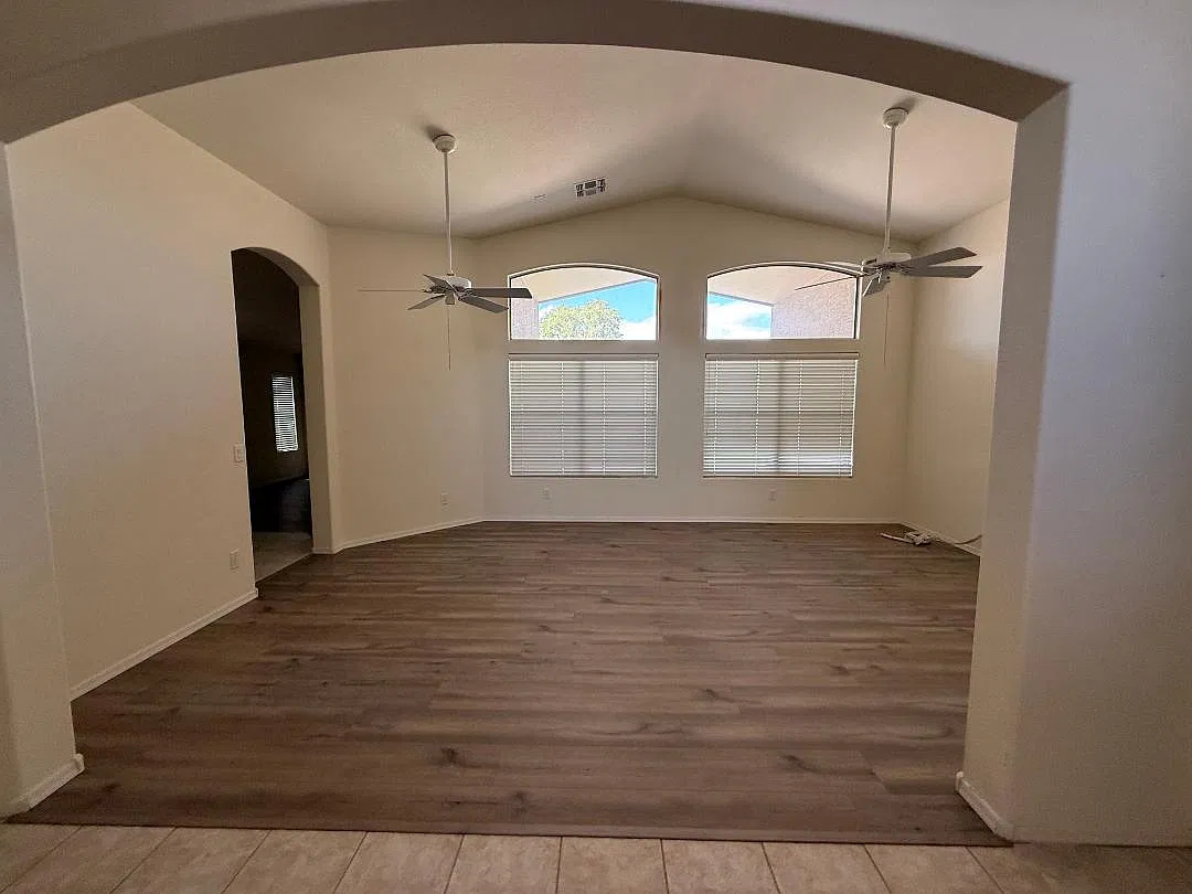 4 bed, 1906 sqft, $2,400 — Photo 4