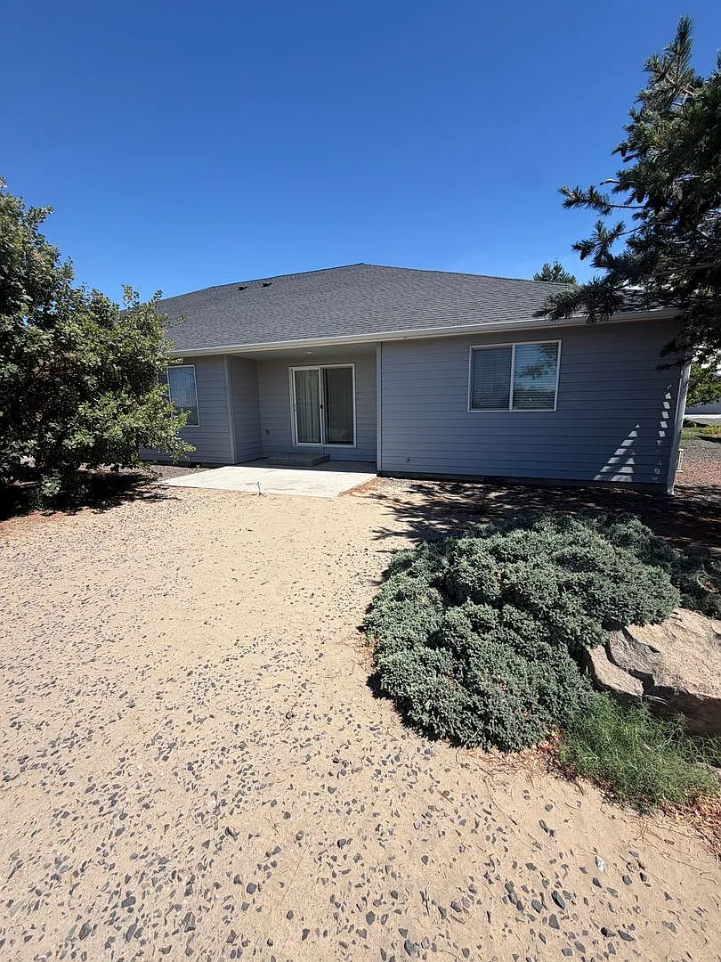 Large Duplex, Pelican Pointe Area — Photo 1