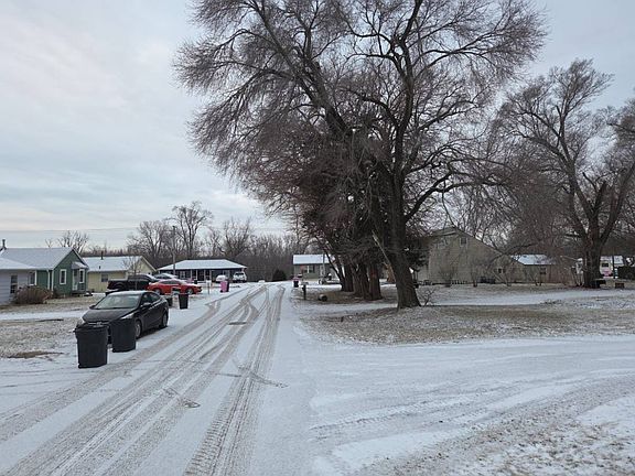 4th image of 915 3rd St